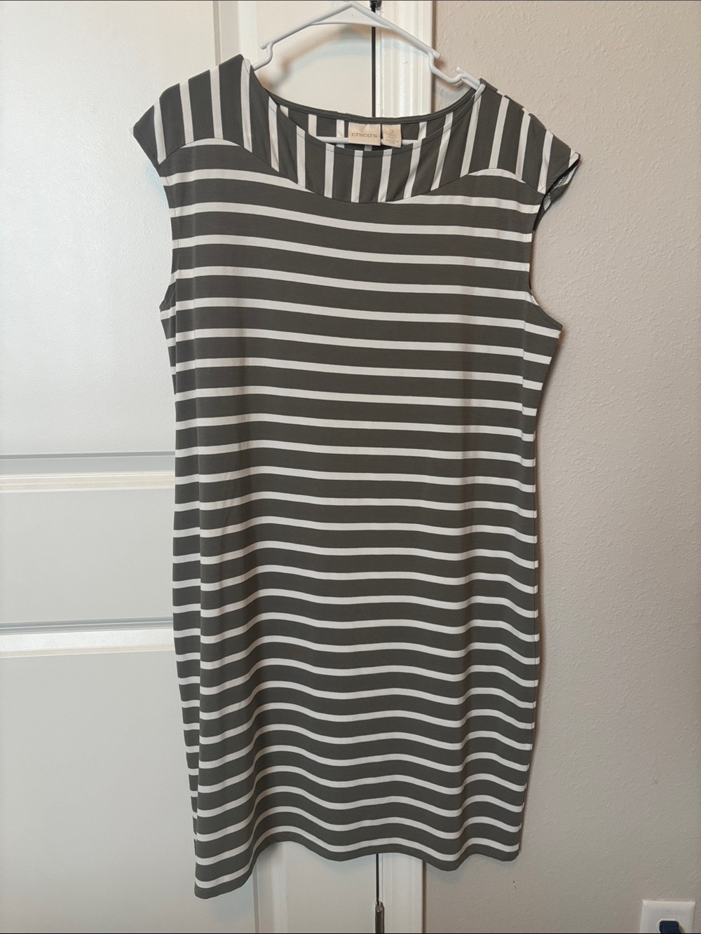 Chico's Gray & White Striped Cap-Sleeve Shift Dress Stretch